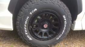 タイヤホイール前