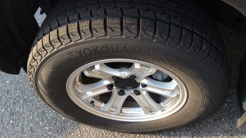 タイヤホイール前