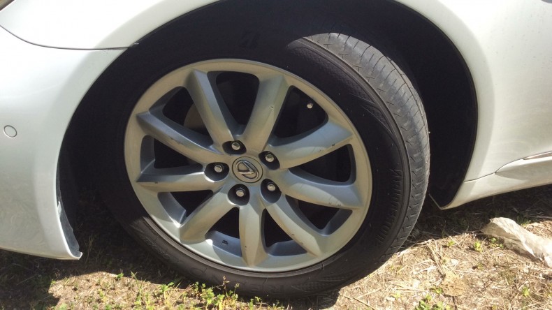 タイヤホイール前