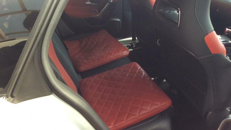 内装後方シート