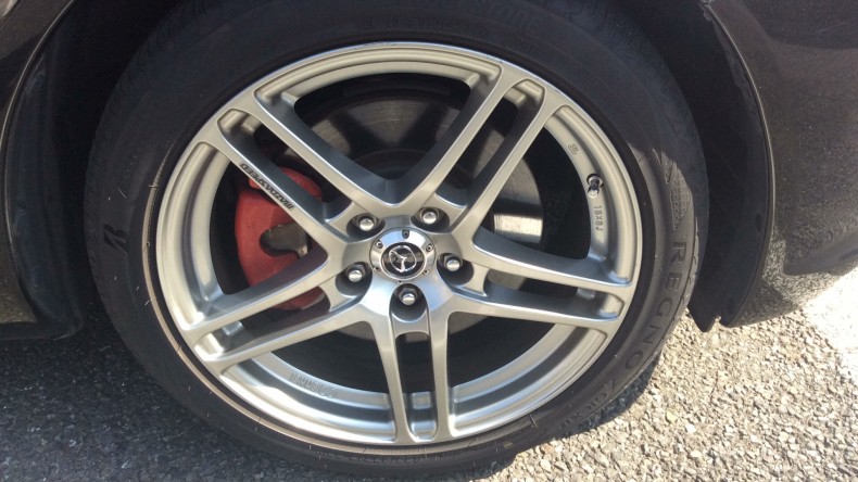 タイヤホイール前