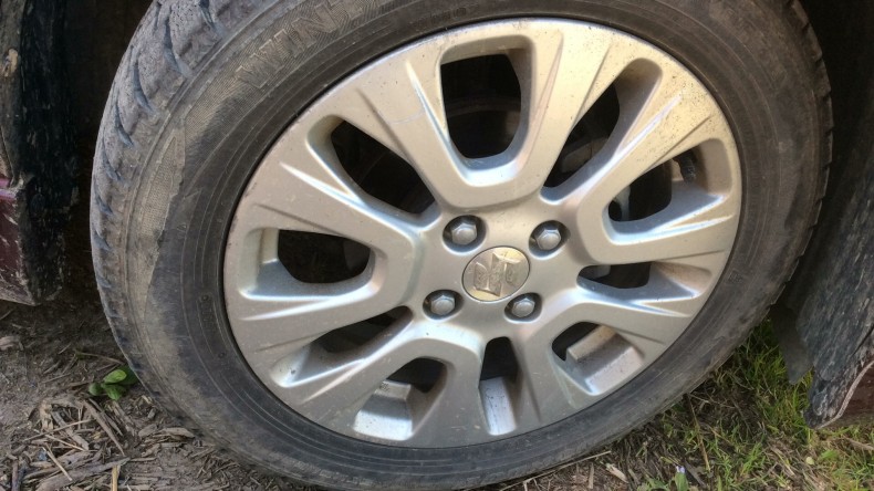 タイヤホイール前