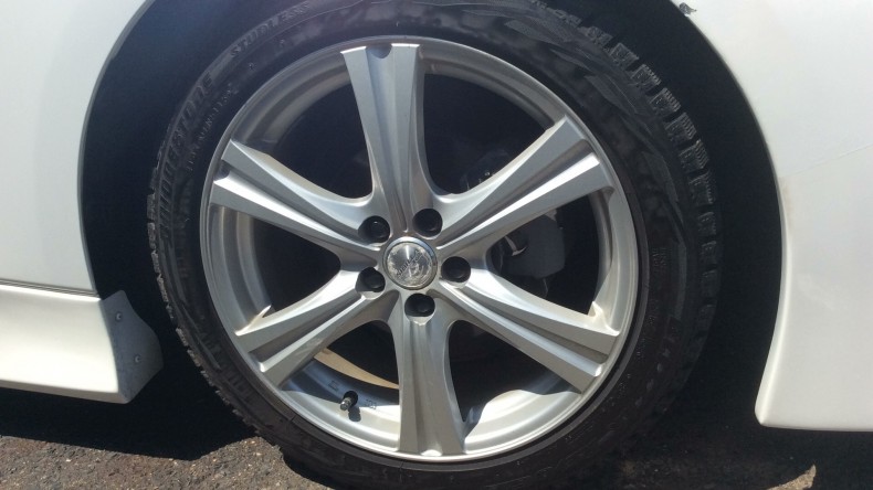 タイヤホイール前