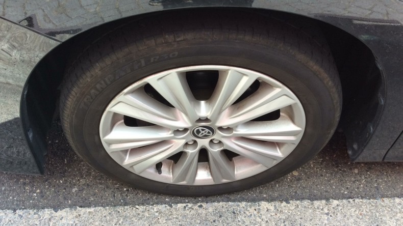 タイヤホイール前