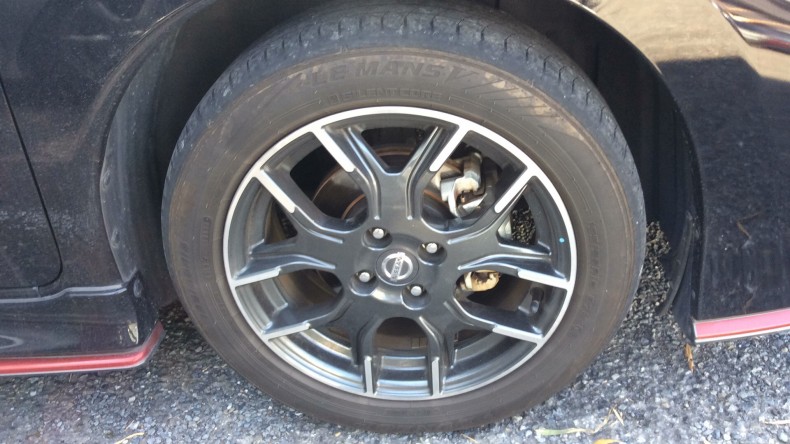 タイヤホイール前