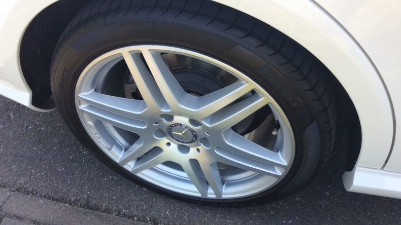 タイヤホイール前