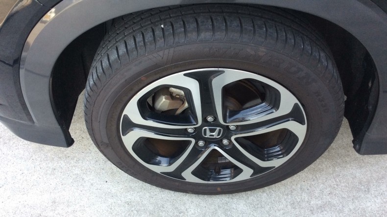 タイヤホイール前