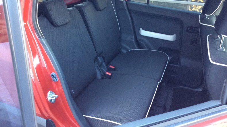 内装後方シート