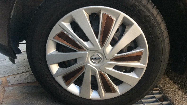 タイヤホイール前