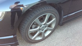 タイヤホイール前