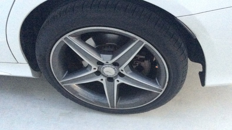 タイヤホイール前