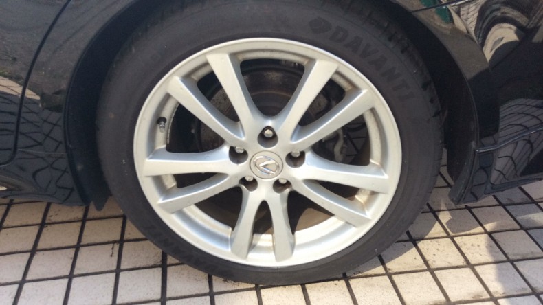 タイヤホイール前