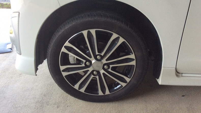 タイヤホイール前