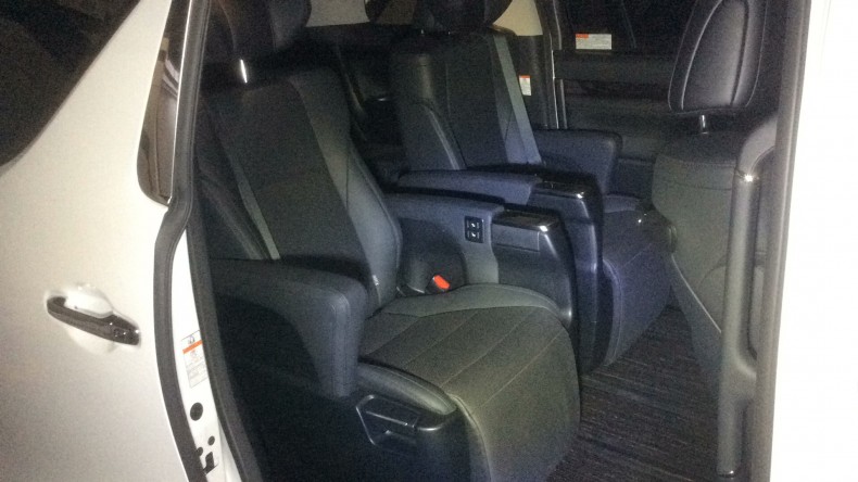 内装後方シート