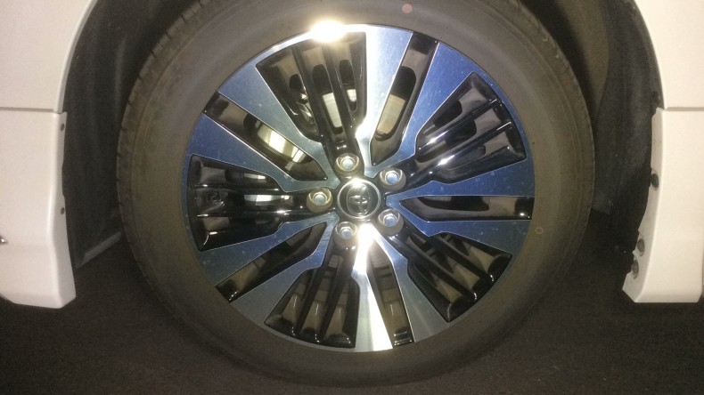 タイヤホイール前