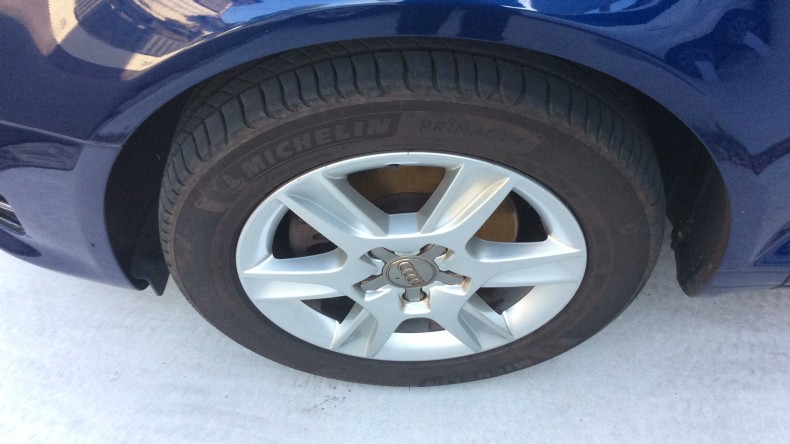 タイヤホイール前