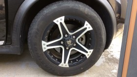 タイヤホイール前