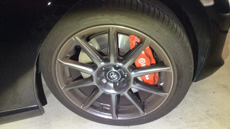 タイヤホイール前