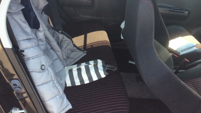 内装後方シート