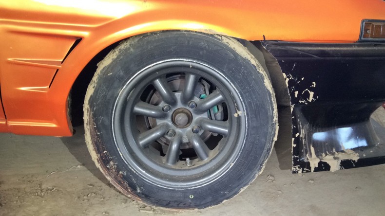 タイヤホイール前