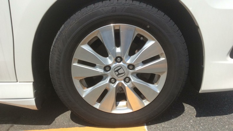 タイヤホイール前