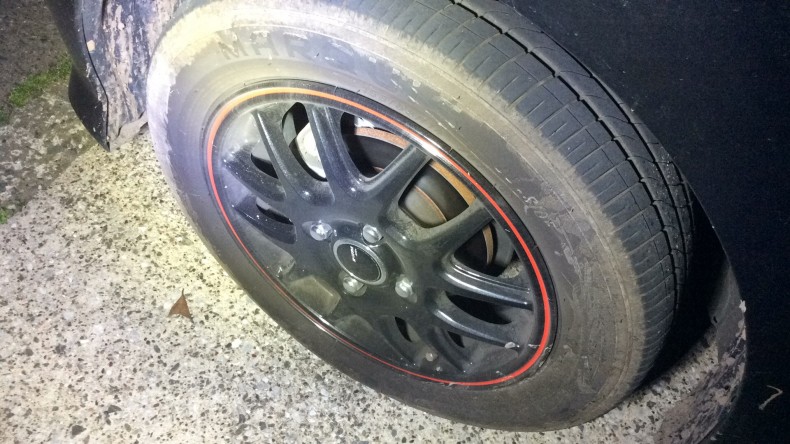 タイヤホイール前