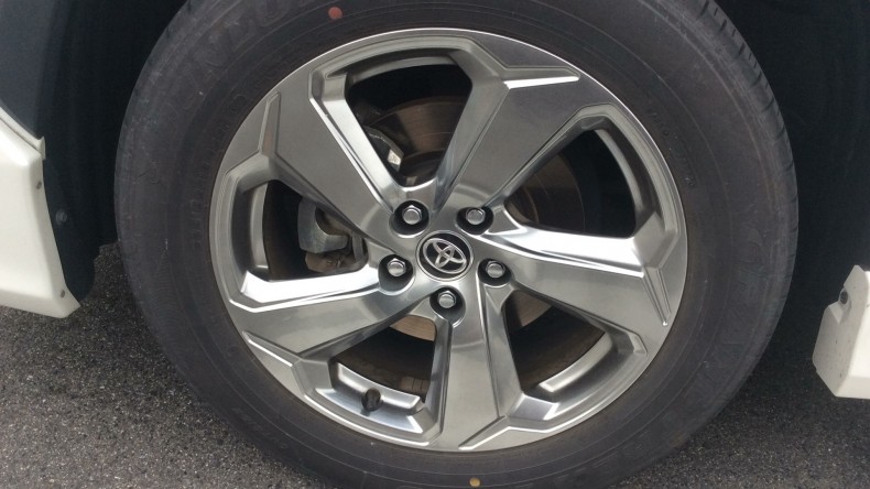 タイヤホイール前