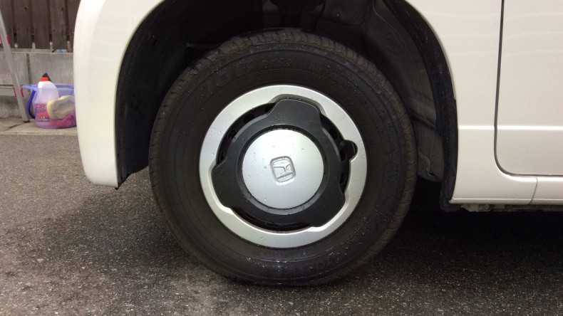 タイヤホイール前