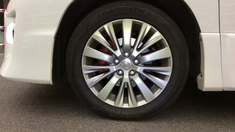 タイヤホイール前