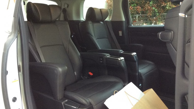 内装後方シート