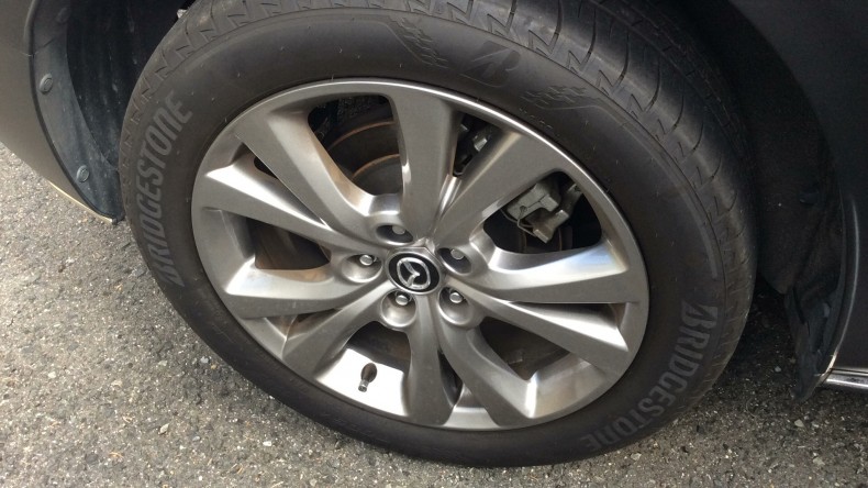 タイヤホイール前