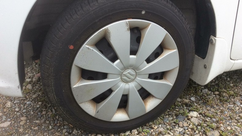 タイヤホイール前