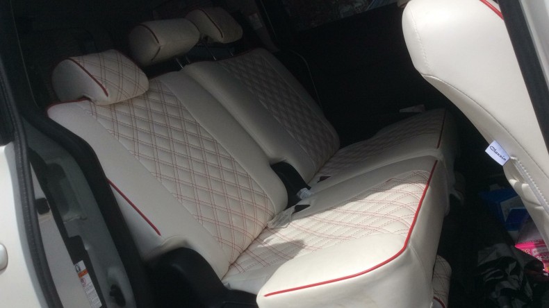 内装後方シート