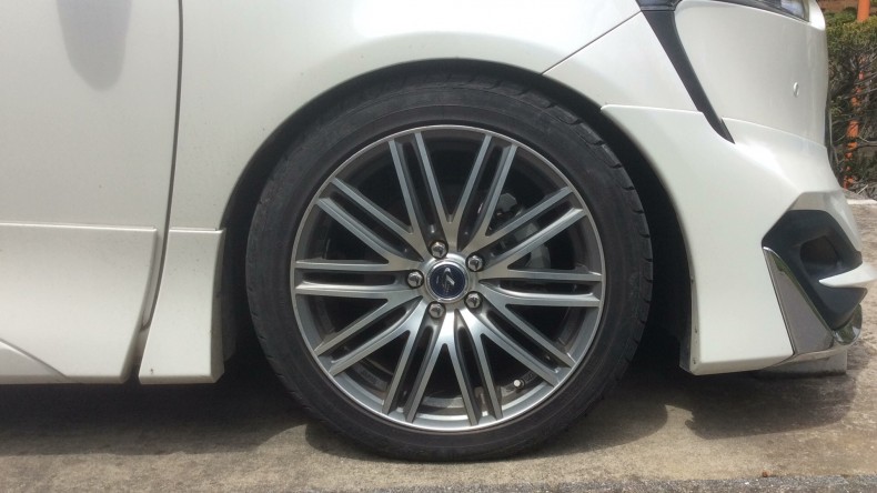 タイヤホイール前