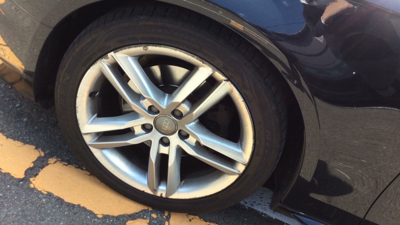 タイヤホイール前