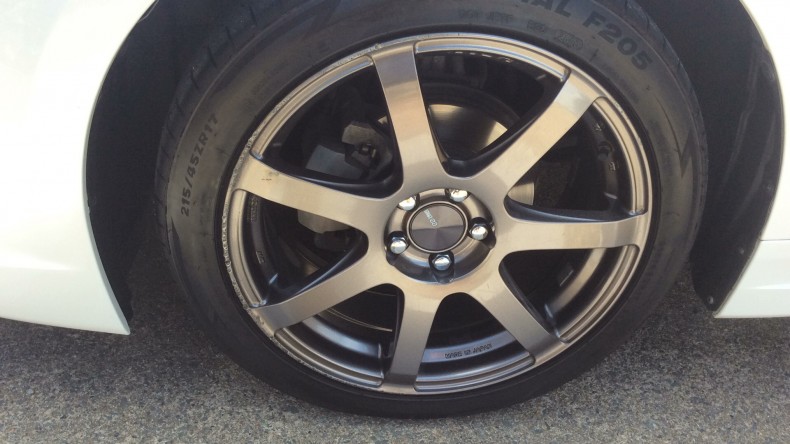 タイヤホイール前