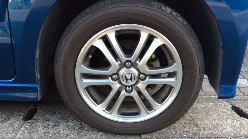 タイヤホイール前