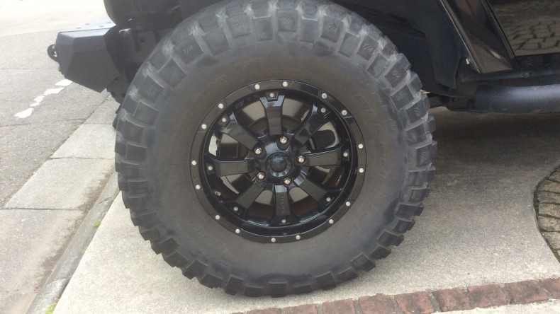 タイヤホイール前