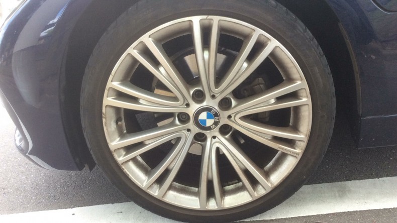 タイヤホイール前