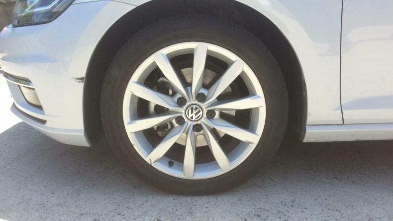 タイヤホイール前