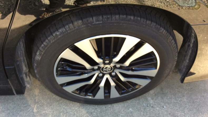 タイヤホイール前