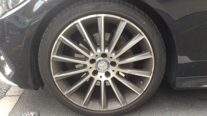 タイヤホイール前