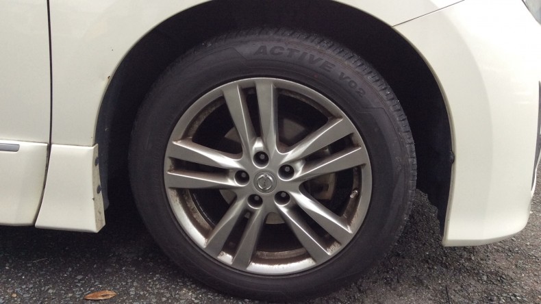 タイヤホイール前