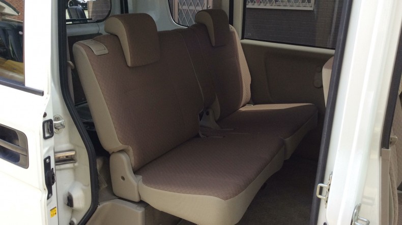 内装後方シート