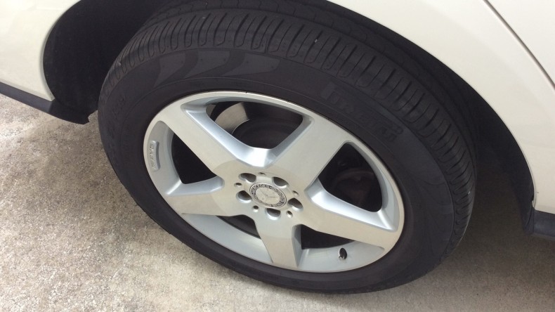 タイヤホイール前