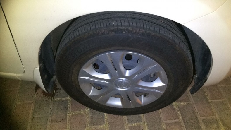 タイヤホイール前