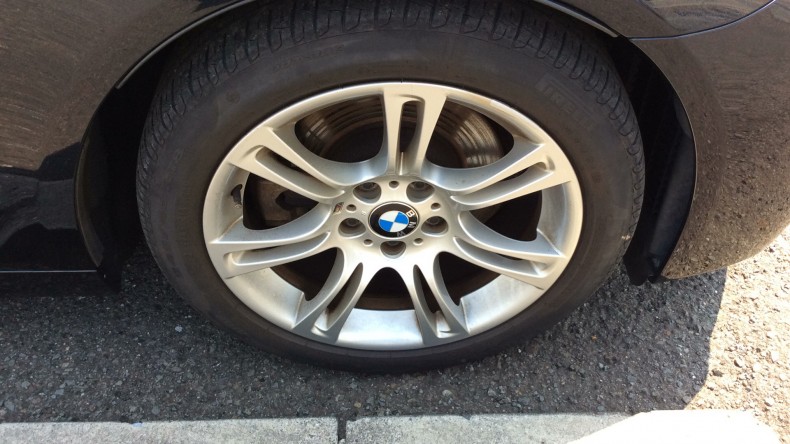 タイヤホイール前