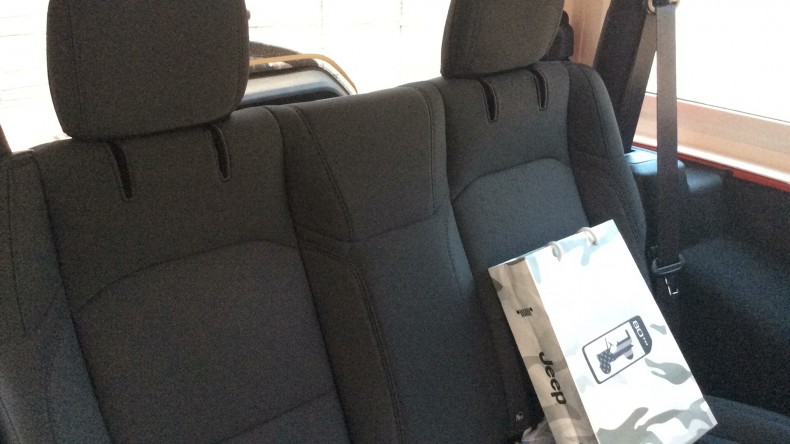 内装後方シート