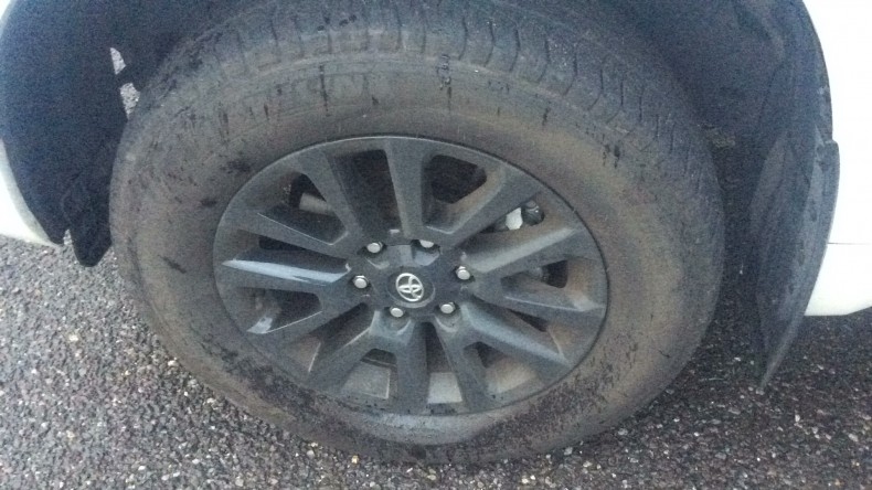 タイヤホイール前