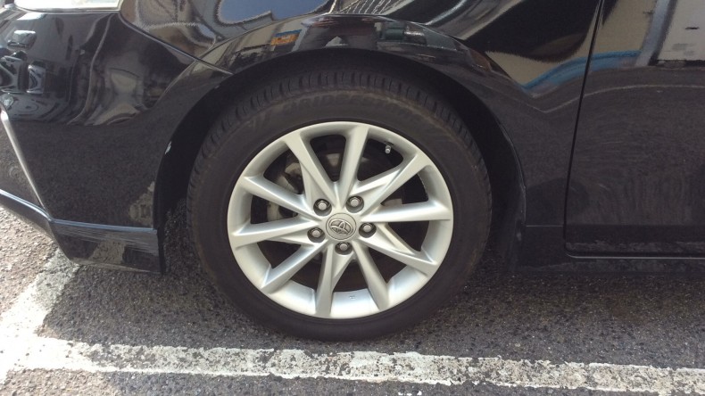 タイヤホイール前